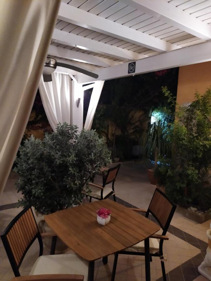 Domos Le Due Tuie Acomodação com café da manhã Piscinas Exterior foto